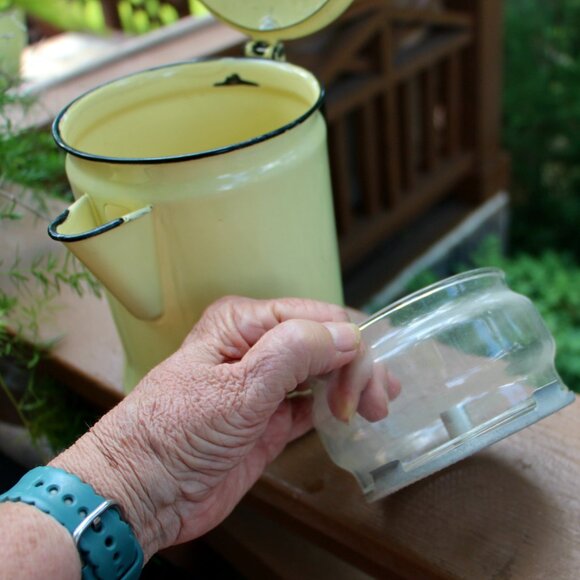 Vintage enamel coffee pot - Picture 7 of 7